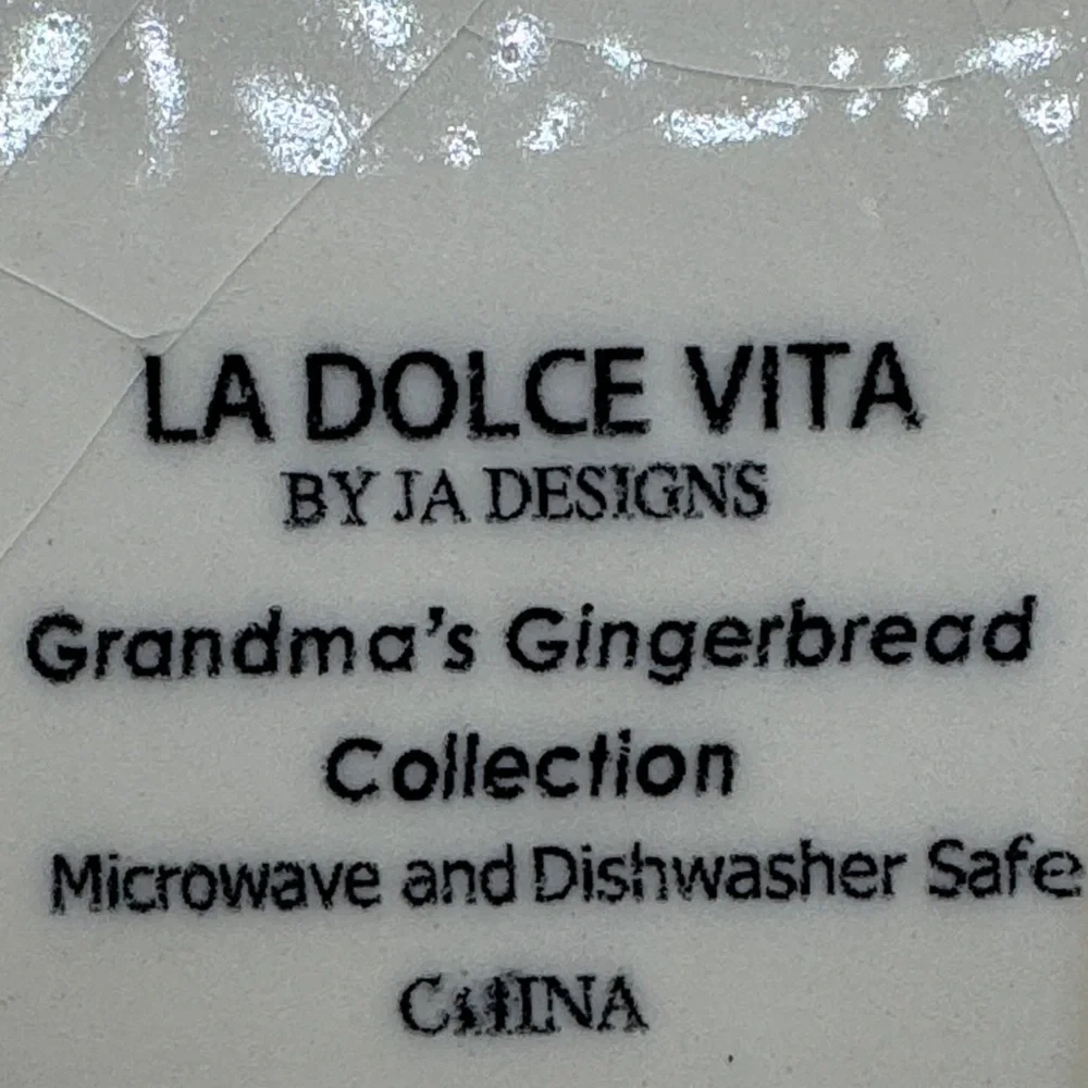 La Dolce Vita grandma’s Gingerbread collection Dish 3 sections 12” X 5” NWOT
